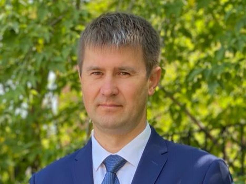 В Бурятии бывшего министра тяготит приговор Бывший министр природных ресурсов и экологии Бурятии Сергей Матвеев получивший условный срок за превышение должностных полномочий не оставляет надежд доказать свою невиновность Теперь он пытается сделать это в Восьмом кассационном суде общей юрисдикции в Кемерово куда адвокаты экс чиновника направили жалобу Бурятия Подробности в Номер один Сообщить нам свою новость можно по кнопке Письмо в редакцию