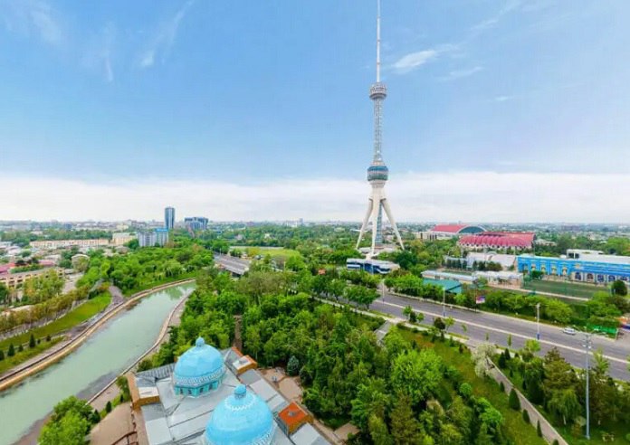 Президент Узбекистана Шавкат Мирзиёев поручил за два года привлечь в Ташкент 20 млрд прямых иностранных инвестиций из них 9 млрд в 2026 году Также поставлена задача довести ВВП столицы до 52 млрд и почти вдвое увеличить доходы на душу населения 2026 год объявлен для Ташкента Годом ускоренного развития и роста доходов населения Власти планируют масштабные инвестиционные проекты в промышленности логистике услугах и технологиях включая ИИ стартапы финтех медицину и образование Подробнее на нашем сайте Актуальные новости из Центральной Азии fergananews