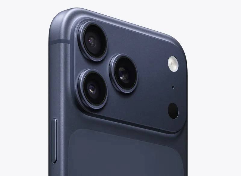 Новые iPhone 17 ещё не поступили в продажу а баг уже обсуждают во всём мире У двух моделей Pro Max и Air камера выдаёт чёрные артефакты и белые линии на фото Apple подтвердила проблему и готовит обновление