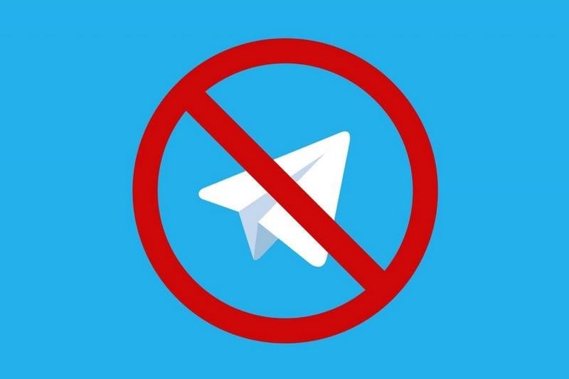 Telegram заблокирован в Чечне и Дагестане.   Ограничение было инициировано на федеральном уровне по обращению правоохранительных органов после беспорядков в аэропорту Махачкалы 29 октября 2023 года.  Ещё в ноябре того же года многие жители юга отмечали, что Telegram перестал работать, но официальных комментариев не было. Теперь же власти признали блокировку и подчеркнули, что это вопрос национальной безопасности.  Причина этого проста: в этих регионах огромное количество сторонников радикальных течений ислама. Стоит только посчитать, сколько было инцидентов, терактов и попыток организовать убийства экстремистами.  Их число — огромное. Решение прикрыть доступ у мессенджеру является вполне очевидным, так как мессенджер является основным средством общения радикалов благодаря наличию закрытых групп и чатов.   Силовики таким образом возьмут под частичный контроль этот сегмент, что упростит им работу по поиску и выявлению сторонников террористических организаций и не только. Так как не только экстремисты работают там, но и украинские спецслужбы под видом кураторов террористических группировок.  А что Вы думаете по поводу данного случая? Какие плоды может дать данная блокировка?  Архангел Спецназа. Подписаться.