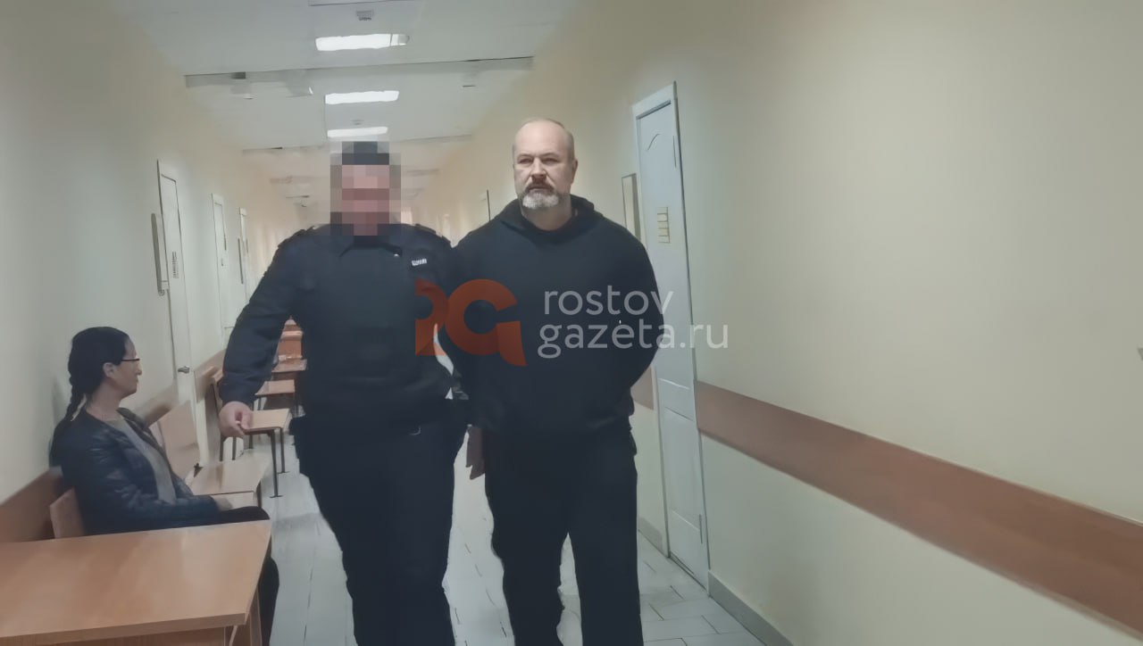 Суд продлил меру пресечения бывшему министру транспорта Ростовской области Виталию Кушнареву В СИЗО он пробудет минимум до 3 января На этот же срок продлили и арест на имущество жены бывшего чиновника семья Кушнарева не сможет им распоряжаться до января 2026 года Подписаться Прислать нам новость Читать нас в MAX