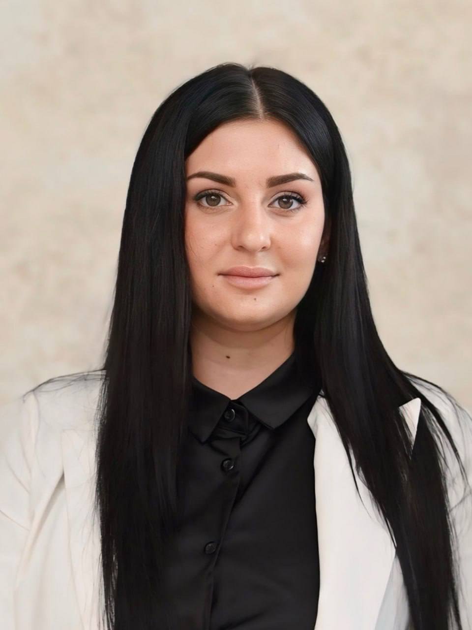 В курганской гордуме появился новый депутат Мандат вместо ушедшего в областной парламент единоросса Дмитрия Жуковского получила общественница Снежана Викулина Она входила в состав общественной палаты Кургана и возглавляет территориальное самоуправление Изумрудный Ранее ПиГ писали что Жуковский возглавляющий региональный исполком Единой России сложил полномочия 15 сентября 2025 года Он выиграл выборы в облдуму по партийным спискам Главный политический канал Урала Мы в МАХ сайт администрации Кургана