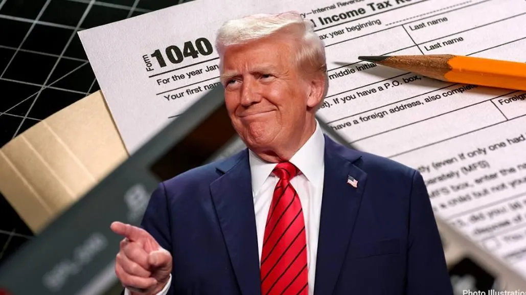Власти США освободили Трампа членов его семьи и их компании от любых налоговых претензий и проверок следует из документа с которым ознакомилось РИА Новости Договоренности достигнуты как часть мирового соглашения в рамках судебного процесса который президент инициировал против налоговой службы из за утечки своих деклараций В обмен на это он отзывает иск на 10 млрд Соединенные Штаты настоящим навсегда лишаются права на судебное преследования и предъявление любых претензий говорится в приложении к соглашению за подписью и о генпрокурора Бланша В рамках того же соглашения минюст создаст фонд по борьбе со злоупотреблением властью на 1 776 млрд из которого будут выплачиваться компенсации лицам пострадавшим от неправомерных действий администрации Байдена