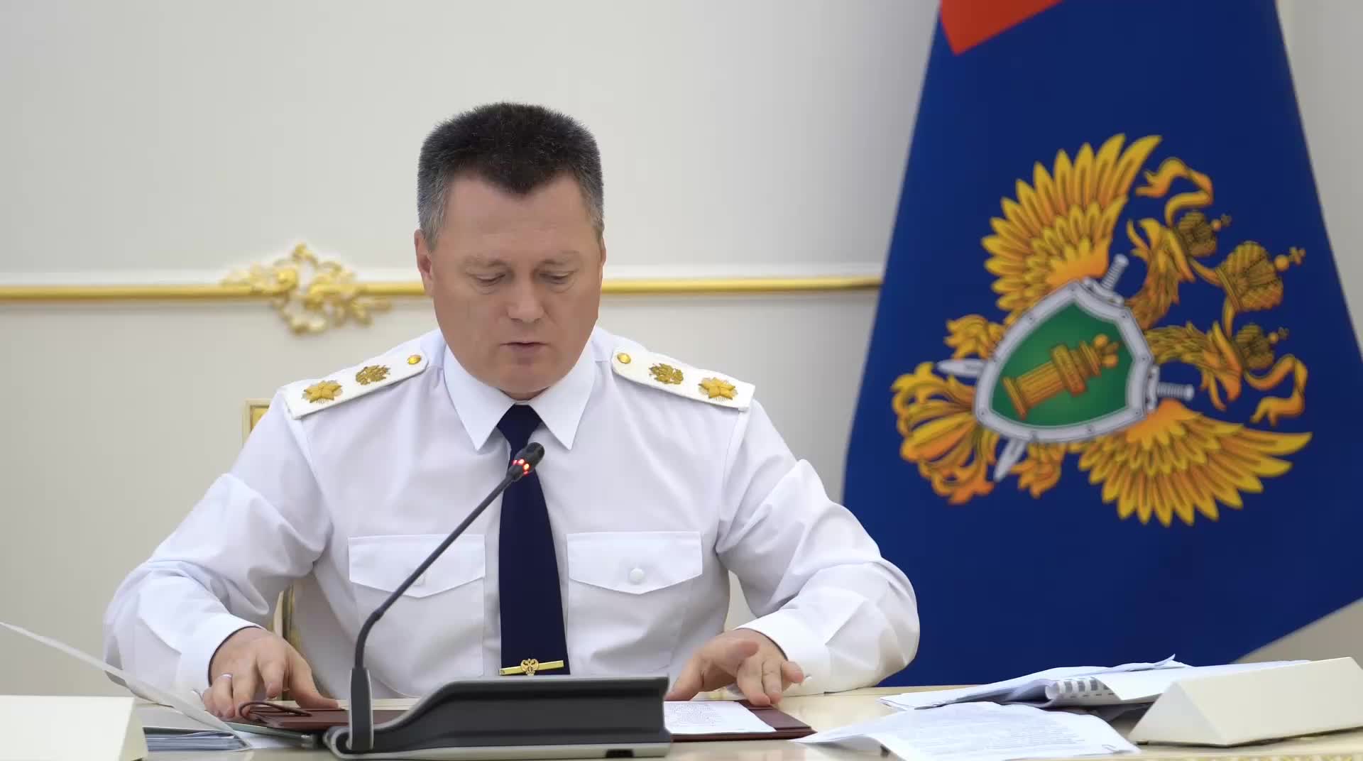 Игорь Краснов акцентирует внимание на проблемах регионов и требует реагирования на нарушения