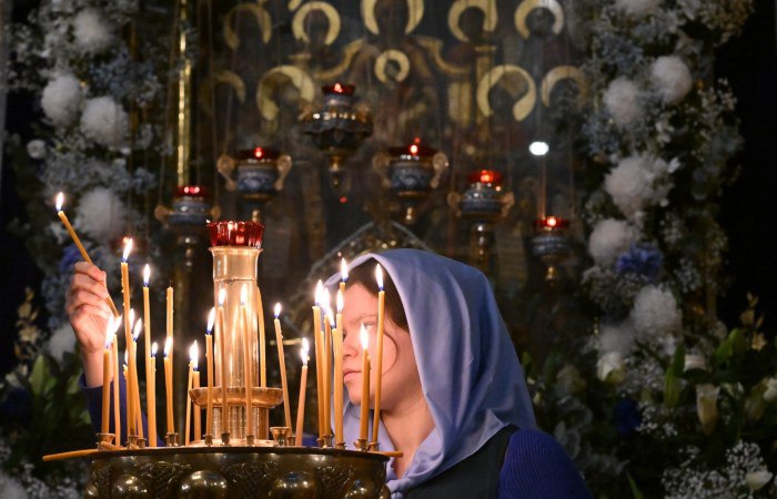 В Москве началась реставрация Собора Богоявления в Елохове на Спартаковской улице В частности предстоит расчистить штукатурную и белокаменную отделку фасадов гранитные элементы ступеней и площадок отреставрировать поврежденную кирпичную кладку элементы кровли выполнить консервацию мозаичных панно сообщил мэр Москвы Сергей Собянин Фото Станислав Красильников РИА Новости interfaxonline