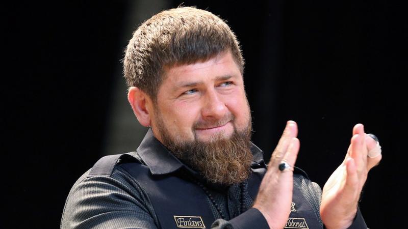 Кадыров присвоил миллиардеру Гуцериеву звание почетного гражданина Чечни  Глава Чечни Рамзан Кадыров подписал указ о присвоении звания «Почетный гражданин Чеченской Республики» предпринимателю Михаилу Гуцериеву, сообщил политик в своем Telegram-канале, передает vedomosti.ru.