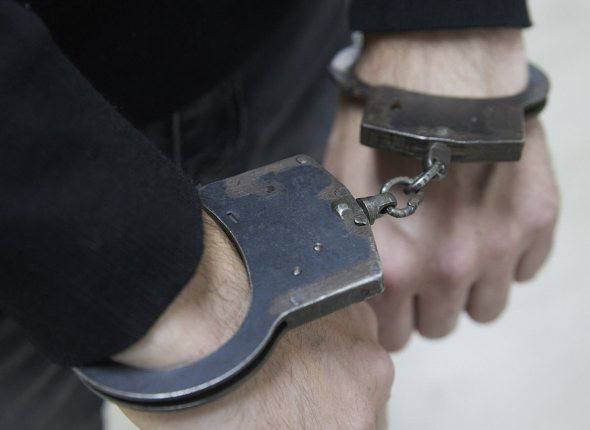 В Грузии задержан криминальный авторитет работавший в Хабаровске вместе с Сергеем Фургалом Напомним Михаил Тимофеев является фигурантом уголовного дела об убийствах и покушениях на убийство предпринимателей совершённых в 2004 2005 годах в Хабаровском крае и Амурской области По версии следствия преступления были связаны с переделом бизнеса и устранением конкурентов Согласно материалам дела он оказывал содействие в их совершении и впоследствии был объявлен в международный розыск После выезда из России он находился в Грузии где обратился с ходатайством о предоставлении убежища напирая на политический характер дела Однако грузинские власти отказали ему в предоставлении защитного статуса Сейчас Тимофеева готовят к возможной экстрадиции в Россию AmurMedia Написать нам AmurMedia в Дзен