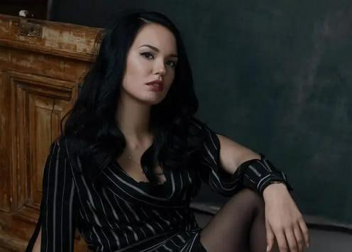 Экс супруге боксера Бивола назначили 60 часов обязательных работы за оскорбление кыргызов и казахов Поводом для открытия административного дела стала публикация Екатерины Бивол размещенная в интернете в октябре прошлого года Этот пост привлек внимание российских следователей которые запросили лингвистическое исследование Согласно мнению экспертов высказывания блогера содержат негативную оценку группы лиц объединенных по признакам национальности языка и происхождения а именно кыргызов и казахов На пост Бивол отреагировали власти стран Центральной Азии Так в Кыргызстане выдали ордер на арест россиянки А Министерство внутренних дел Казахстана объявило блогера в розыск Подробнее на нашем сайте Актуальные новости из Центральной Азии fergananews