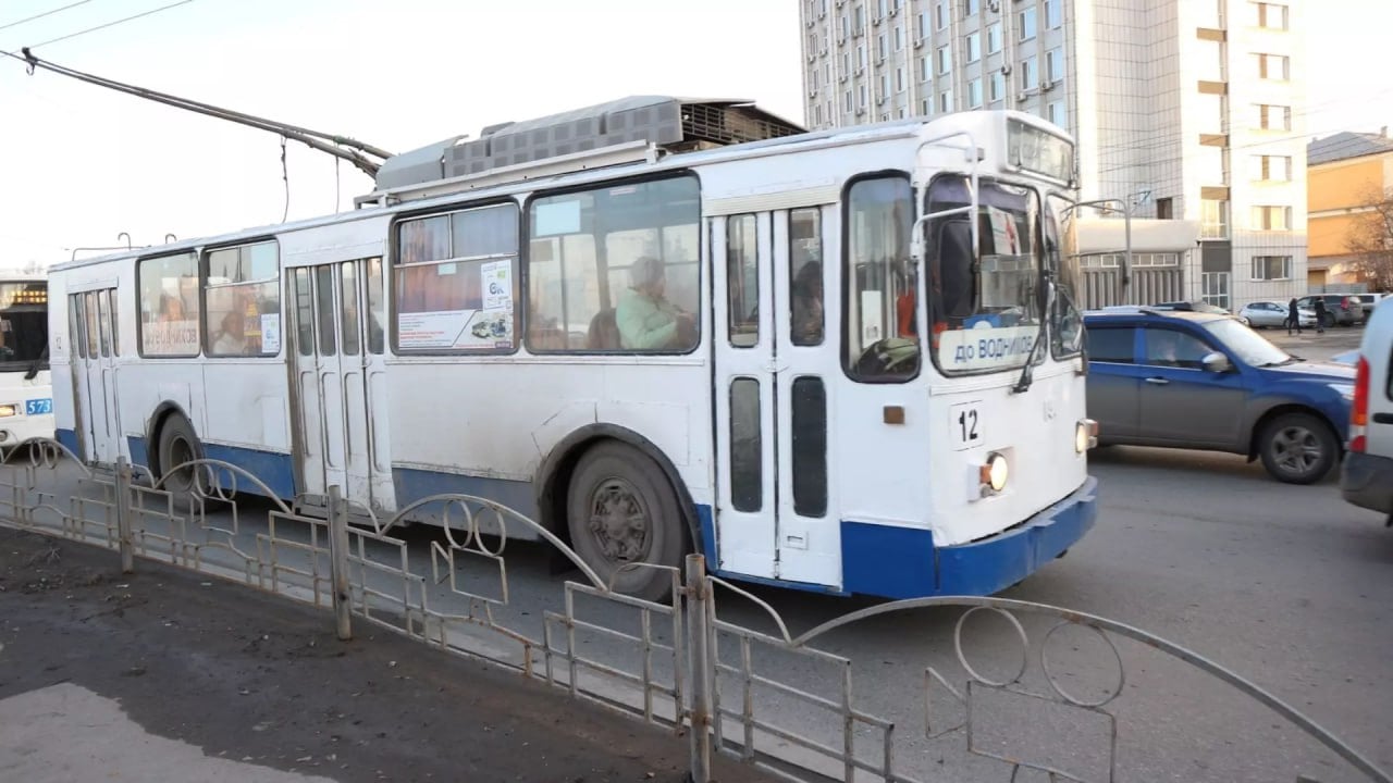 Уфимку зажало между двумя троллейбусами  На конечной остановке «Белореченский микрорайон» произошел инцидент, в результате которого пострадала 52-летняя женщина.  Что могло пойти не так во время безобидного обеденного перерыва, когда ничто не предвещало беды? Рассказываем по ссылке.