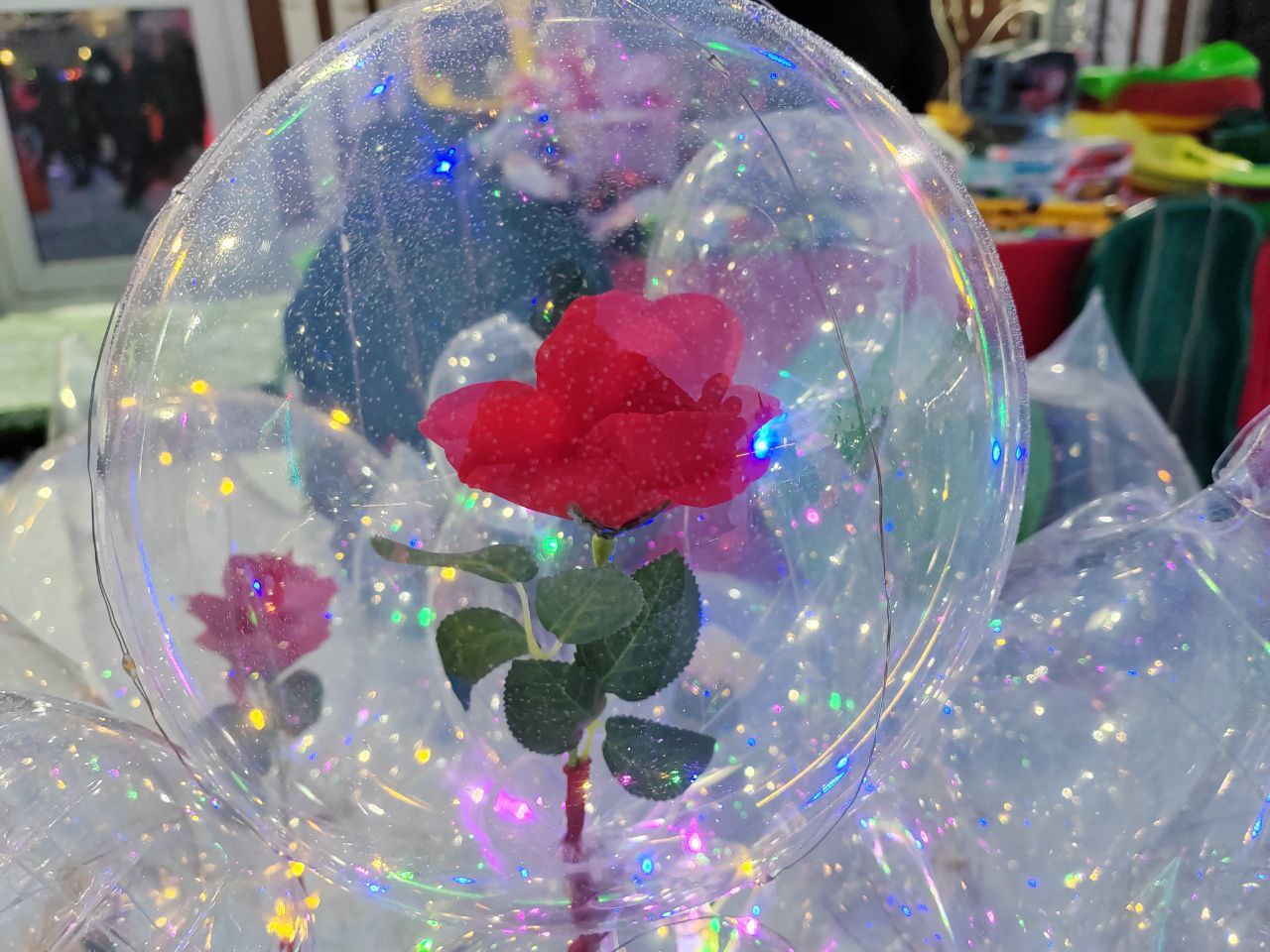 Жителям Бурятии разъяснили условия безвизового режима для китайцев Полиция Бурятии разместила информацию об особенностях нового безвизового режима для граждане Китая Как выяснилось они вправе въезжать на территорию России на срок не более 30 дней без оформления виз на основании обычного паспорта гражданина Китайской Народной Республики Въезд возможен с гостевым или деловым визитом в качестве туриста в целях транзитного проезда а также для участия в научных культурных общественно политических экономических и спортивных мероприятиях Данное право предоставлено гражданам Китая до 14 сентября 2026 года включительно 30 дневный срок пребывания рассчитывается начиная со дня пересечения государственной границы Российской Федерации Граждане Китая вправе пребывать в Российской Федерации по правилу 90 365 с общей продолжительностью одного периода пребывания не более 30 дней При этом количество въездов в рамках календарного года не ограничено На кого данный режим не распространяется Безвиз не распространяется на лиц въезжающих в Россию в целях осуществления трудовой деятельности получения образования а также проживания на территории Российской Федерации Ожидается что новый режим способен увеличить турпоток в Бурятию в три раза подробнее см по ссылке выше Фото Новая Бурятия