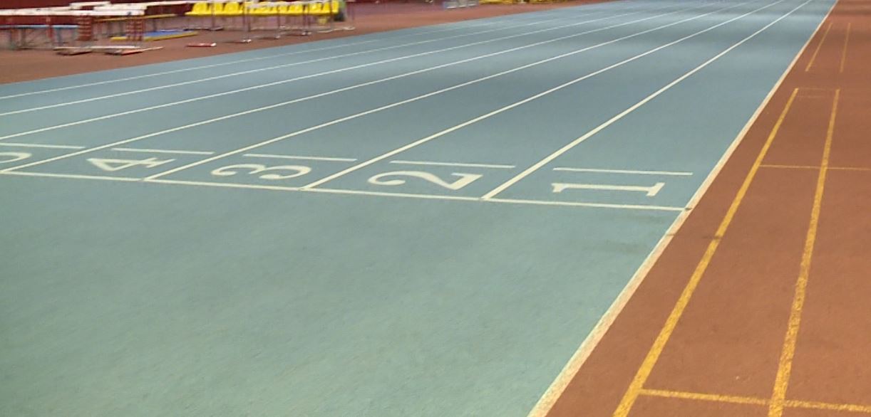 Орловская легкоатлетка Дарья Белопухова установила мировой сезонный рекорд среди юниоров Дарья Пухова показала лучший результат в мире в текущем сезоне среди юниоров до 20 лет в беге на 200 метров Её время 24 07 секунды было зафиксировано в рамках Чемпионата и первенства ЦФО в помещении Орловчанка улучшила мировое достижение сезона которое принадлежало немецкой бегунье Анне Бёккер Соревнования в Смоленске проходят с 14 по 20 января Участвуют более 1100 спортсменов Лучших определяют в беге на дистанции от 60 до 3000 метров с барьерами и без в прыжках в высоту и длину и прыжках с шестом в тройном прыжке и толкании ядра На портале регионального правительства отметили что успех Дарьи стал частью отличного выступления всей орловской команды Легкоатлеты Орловской области поднялись на пьедестал почёта двенадцать раз завоевав пять золотых медалей пять серебряных наград две бронзовые медали Perviy Oblastnoi Мы в МАХ