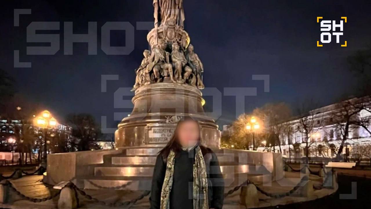 Массажистка спа центра умерла из за переутомления на работе и огромного наплыва клиентов в День всех влюблённых В Петербурге 36 летняя массажистка из Индонезии скончалась после рабочего дня с большим наплывом клиентов 14 февраля Женщина почувствовала себя плохо после нескольких часов работы без перерыва прилегла на массажную кровать а затем потеряла сознание Её госпитализировали с подозрением на переутомление однако спустя два часа она умерла Коллеги сообщили что в День всех влюблённых запись была полностью заполнена и сотрудница жаловалась на сильную усталость В Петербург она приехала полгода назад на заработки официально работала в спа центре В Индонезии у неё остались двое несовершеннолетних детей Сейчас семья занимается оформлением документов для перевозки тела на родину TodaySPb Новости GradSPb Места СПб