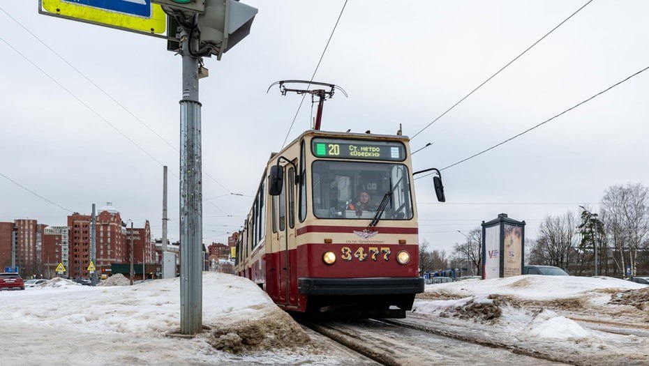 В Петербурге объявлен конкурс для реконструкции улиц под трамвай в Бугры Под реконструкцию запланированы три улицы Михаила Дудина Заречная и Фёдора Абрамова Они станут основой для будущей линии от метро Парнас Начальная цена контракта более 156 миллионов рублей Это первый этап амбициозного проекта по продлению трамвайного пути в Ленобласть Идея соединить Парнас с быстрорастущими Буграми обсуждалась с 2020 года и теперь она начинает обретать конкретные черты Михаил Тихонов Подписаться на ДП в Telegram MAX