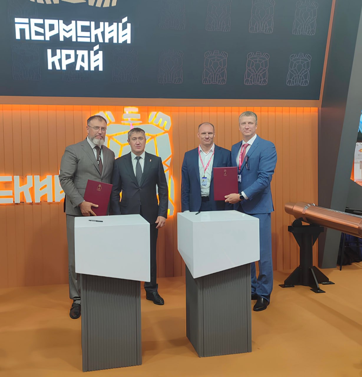 Резидент Сколково получит финансирование на запуск производства промышленных 3D-принтеров и роботов в Перми На ИННОПРОМ-2025 Фонд развития промышленности предоставит 41,6 млн рублей в виде льготного займа резиденту Сколково «Роботех», еще 4,6 млн рублей направит региональный ФРП Пермского края. Средства пойдут на создание в Перми производства промышленных 3D-принтеров и роботизированных ячеек. Будет запущен механообрабатывающий комплекс, а выпускаемая техника получит собственное ПО с русскоязычным интерфейсом. Skolkovo LIVE — инновации тут