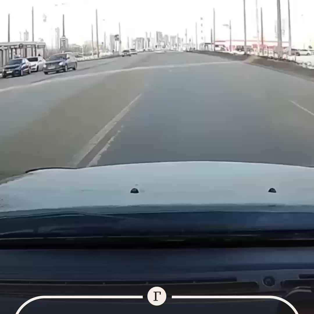 Омич вылетел из машины во время ДТП на перекрестке Взлетной и Крупской