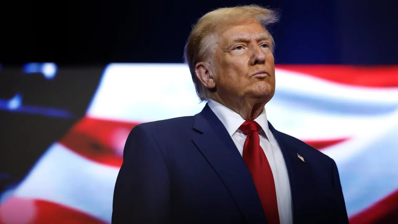 Дональд Трамп похвастался прохождением когнитивного теста про льва и медведя Об этом президент США рассказал во время выступления в пенсионном сообществе The Villages во Флориде Первый вопрос очень лёгкий Там лев жираф медведь и акула Они спрашивают на какой картинке медведь уточнил глава Белого дома По его словам тест состоит из 30 вопросов Он очень стандартный но сложный в последних десяти формулировках Как утверждает американский лидер результаты побудили одного из врачей назвать президента безумным гением Особое внимание Трамп уделил математической задаче Он рассказал что нужно было взять число 99 умножить на 9 разделить на 3 прибавить 4 293 затем разделить на два вычесть 93 и снова разделить на 9 Не так много людей получают правильный ответ Я не думаю что Обама смог бы сдать этот тест Байден Да бросьте заявил глава Белого дома Подписаться на Говорит Москва Telegram VK МАКС