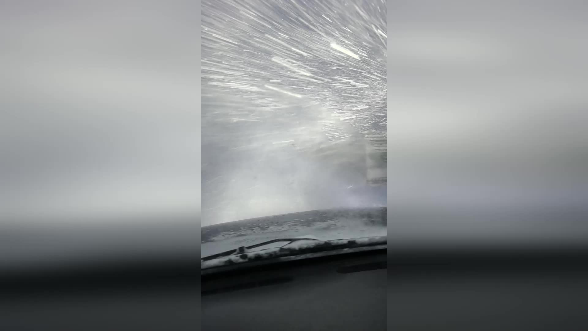 Туристы застряли в Териберке из-за метели и закрытой дороги