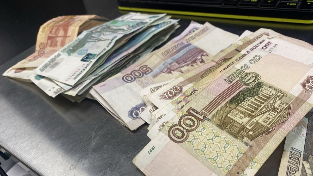 Самарцам хотят увеличить надбавку к пенсии по уходу до размера МРОТ В Госдуму внесли законопроект который может значительно улучшить ситуацию с уходом за пожилыми и инвалидами Это касается Граждан старше 80 лет Инвалидов I группы включая инвалидов с детства и получивших военные травмы Для тех кто ухаживает не планируют вводить дополнительных требований к занятости или трудоспособности Сейчас такая надбавка составляет всего 1300 рублей ГТРК Самара MAX lВК lОК lСАЙТ