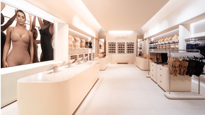 Открытие магазинов Ким Кардашьян в Дубае вызвало настоящий ажиотаж Американский бренд одежды SKIMS открыл первый постоянный магазин в Дубае   russianemirates com N042765 ref telegram Подпишитесь на наш канал в MAX   max ru russianemirates