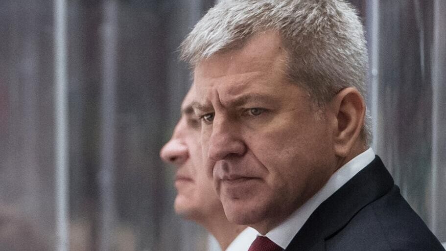 Бывший главный тренер молодежной сборной России по хоккею Олег Браташ возглавил владивостокский Адмирал сообщается в Telegram канале клуба Континентальной хоккейной лиги КХЛ Соглашение со специалистом рассчитано до конца сезона 2026 27 Он сменил на этом посту Леонида Тамбиева отправленного в отставку в декабре в связи с неудовлетворительными результатами команды Позднее исполняющим обязанности главного тренера был назначен Ильнур Гизатуллин В нынешнем регулярном чемпионате Адмирал с 33 очками в 39 матчах занимает последнее 11 е место в турнирной таблице Восточной конференции