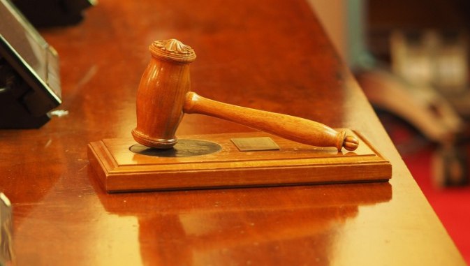 Суд Москвы арестовал на 15 суток экс-мундепа и журналистку Елену Верещагину Перед Троицким районным судом предстала бывший муниципальный депутат и журналист Елена Верещагина. Ее обвинили в мелком хулиганстве, передают Суды общей юрисдикции Москвы. Фигурантку арестовали на 15 суток после того, как она нарушила общественный порядок. В протоколе об административном правонарушении сообщалось, что Верещагина, не обращая внимания на замечания граждан, в общественном месте выражалась громко нецензурной бранью…