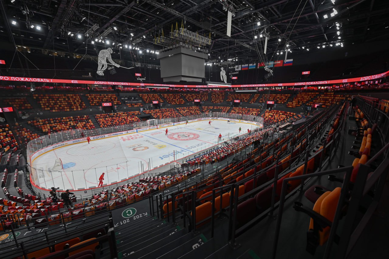 Минское Динамо впервые сыграет на новой арене в Екатеринбурге Минчане приехали в гости к Автомобилисту где постараются продлить серию с набранными очками до семи матчей Поединок стартует в 17 00 Это первое противостояние команд в нынешнем чемпионате Верим в победу зубров hockeyby