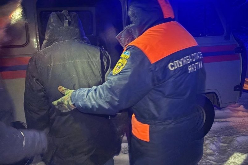 В Якутии спасли пару решившую погулять в лесу в 30 градусный мороз Мужчина и женщина отправились в лес на ночь глядя Читать подробнее на сайте