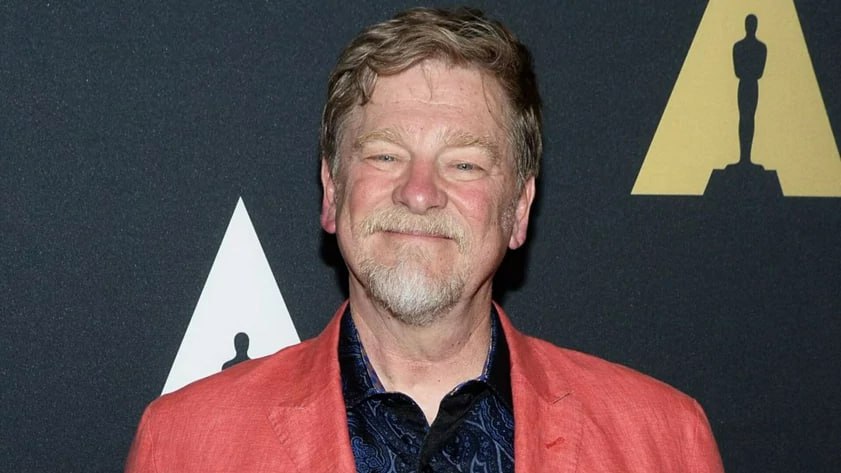 Умер режиссер мультфильма Король Лев Роджер Аллерс Американский режиссер и сценарист Роджер Аллерс скончался в возрасте 76 лет Информацию подтвердил его коллега режиссер Дэйв Боссерт Причины смерти на данный момент не раскрываются Роджер Аллерс много лет работал в качестве аниматора сценариста и режиссера для студии Walt Disney Он был одним из ключевых авторов классического Короля Льва а также участвовал в создании мультфильмов Русалочка Красавица и Чудовище Аладдин Похождения императора Сезон охоты и других Фото соцсети