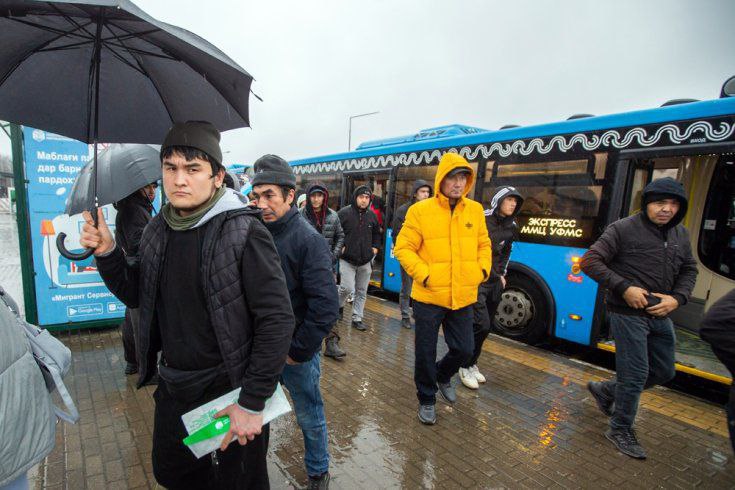 Дептранс Москвы 75 всех безбилетников иностранные специалисты Проверили факт оплаты проезда у 3 2 тыс пассажиров Это более чем на 70 больше чем в прошлом году Обнаружили 303 безбилетника 75 из них иностранные граждане О как Брекотин Подписаться Брекотин в MAX