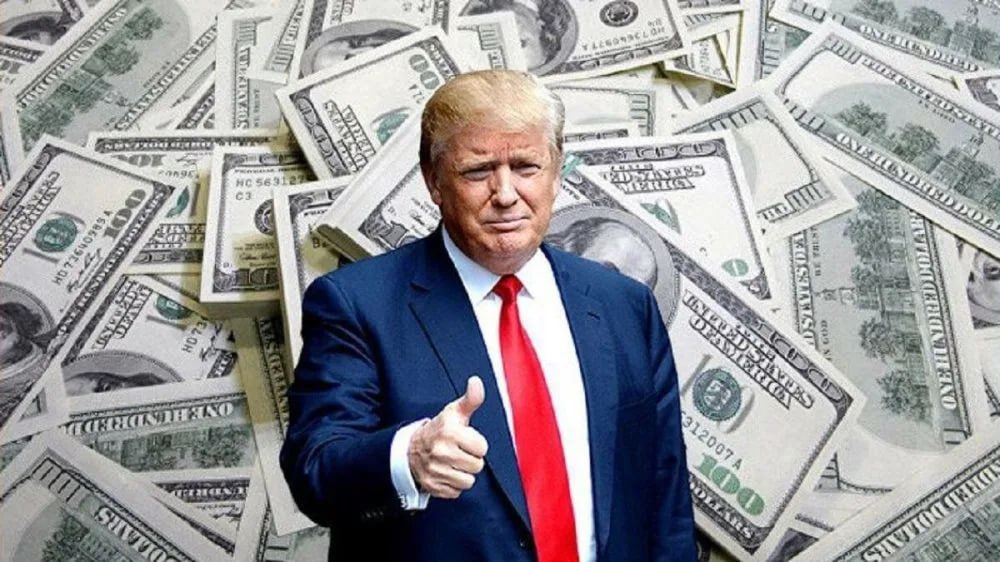 Трамп увеличил своё состояние на $3,4 млрд за два срока президентства Об этом пишет журнал The New Yorker со ссылкой на свои подсчёты. Монетизация происходила через коммерческие инициативы, включая сделки с недвижимостью на Ближнем Востоке, запуск новых криптовалютных проектов и использование личного бренда. Корреспондент Белого дома от The New York Times Питер Бейкер заявил, что Трамп монетизировал президентство «больше, чем кто-либо из занимавших Белый дом». Выборный