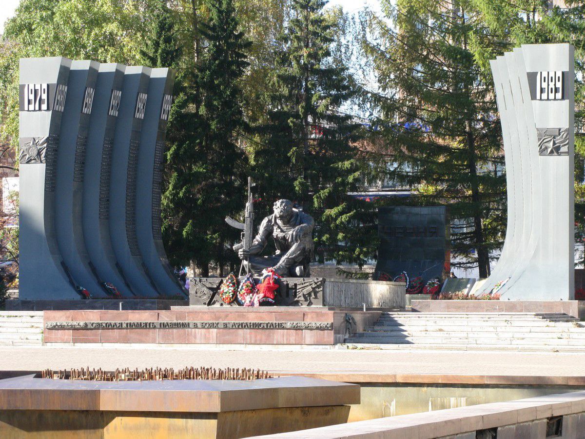 В Екатеринбурге перекроют дороги из-за Дня ВДВ Празднование начнется 2 августа в 09:45 с шествия колонны ветеранов ВДВ к мемориалу «Черный тюльпан». Движение транспортных средств будет приостановлено с 09:45 до 10:15 по следующему маршруту: - от памятника основателям Екатеринбурга В.Н. Татищеву и Г.В. де Геннину - проспект Ленина - гостиница «Исеть» - улица Луначарского - улица Первомайская - площадь Советской Армии - мемориал «Черный тюльпан» Организаторы подчеркивают, что маршруты общественного транспорта останутся без изменений. Телеграм-канал Поддержать Подписаться Прислать новость 18+