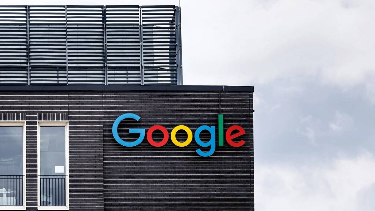 Материнская компания Google разместит облигации с погашением через 100 лет Первоначально компания хотела привлечь 15 млрд а привлекла 20 млрд Причем некоторые бумаги очень длинные со сроком погашения в 2066 году А их доходность сейчас в среднем на 1 2 больше чем у американских казначейских облигаций Alphabet еще планирует продать семь долларовых выпусков своих бумаг а также разместить бонды в швейцарских франках и в фунтах стерлингов Причем максимальный срок выпуска планируется в 100 лет Подробнее