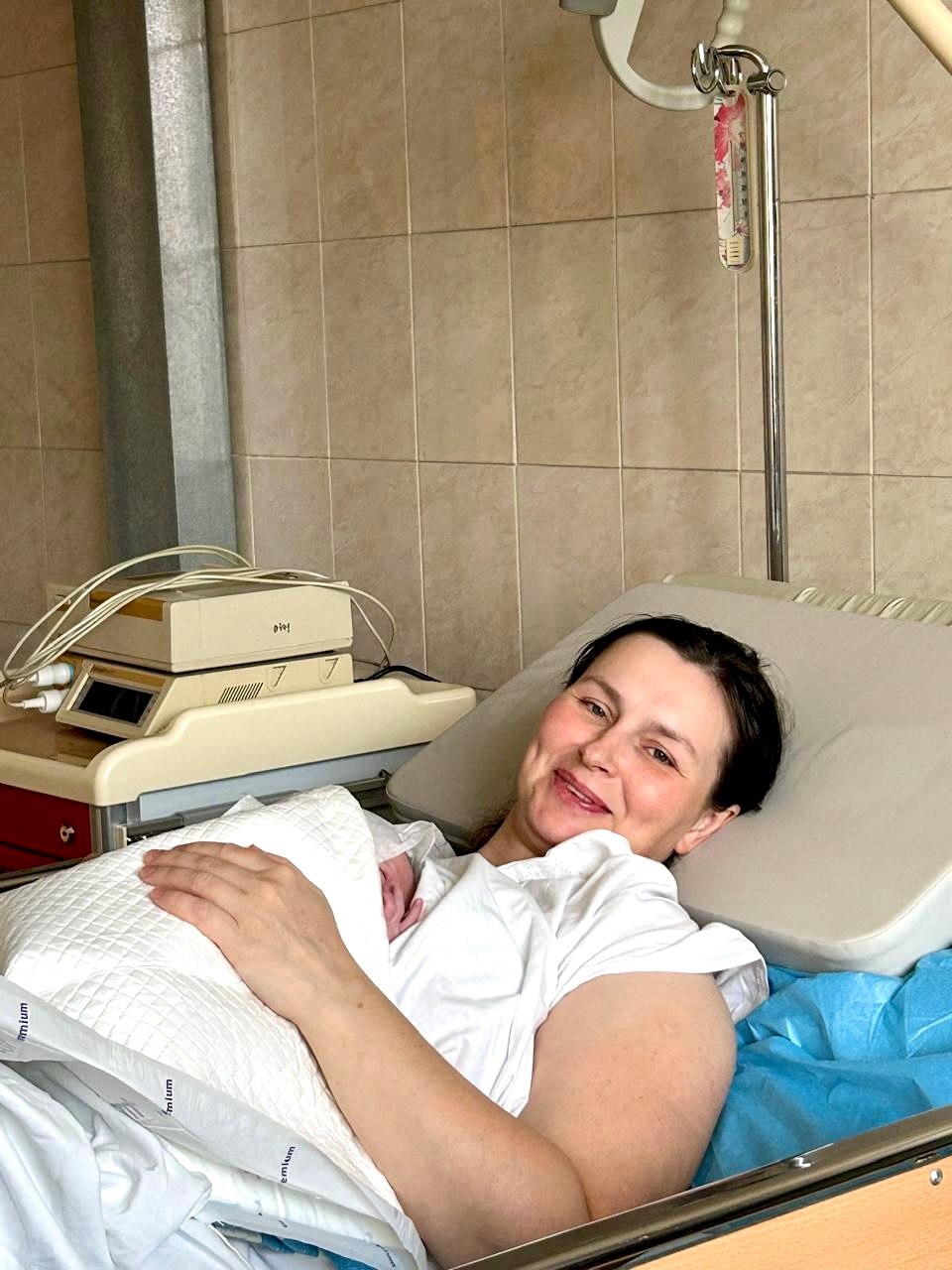 Маму родившую 12 детей в Челябинске вчера выписали из роддома Все сыновья и дочери Екатерины и Андрея Виницких появились в роддоме ГКБ 6 на Румянцева сообщили в медучреждении Двенадцатый ребенок сын Александр родился весом 2 780 кг В первые минуты после родов мама сказала каждый раз как в первый рассказали в роддоме Подписаться Прислать новость Подпишись на МАХ