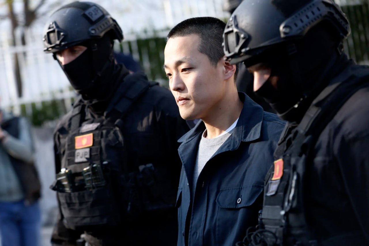 Создателя стейблкоина TerraUSD До Квона приговорили к 15 годам тюрьмы Его обвиняли в мошенничестве после краха TerraUSD и Luna Судья назвал действия До Квона мошенничеством в эпических масштабах vc ru crypto 2645874