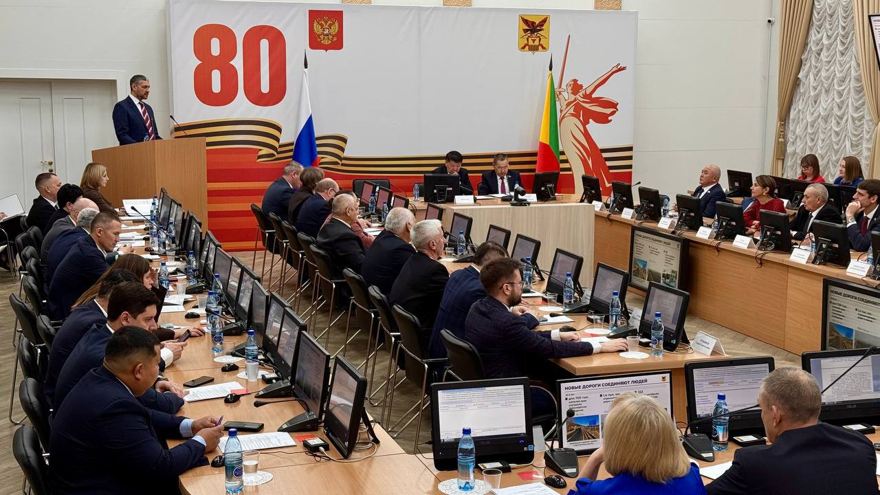 Губернатор Забайкальского края Александр Осипов в Заксобрании региона отчитался о работе за 2024 год В своём докладе он отметил и достижения культуры Так в 2024 году в Забайкалье построили 4 учреждения культуры провели 51 крупное мероприятие 41 учреждение получило современное оборудование О том что в сфере удалось сделать за 6 лет читайте в новости культура75 рф novosti 4868 gubernator zabaykalya aleksandr osipov otchitalsya pered zaksobraniem Фото пресс службы правительства Забайкальского края Минкультуры Забайкалья