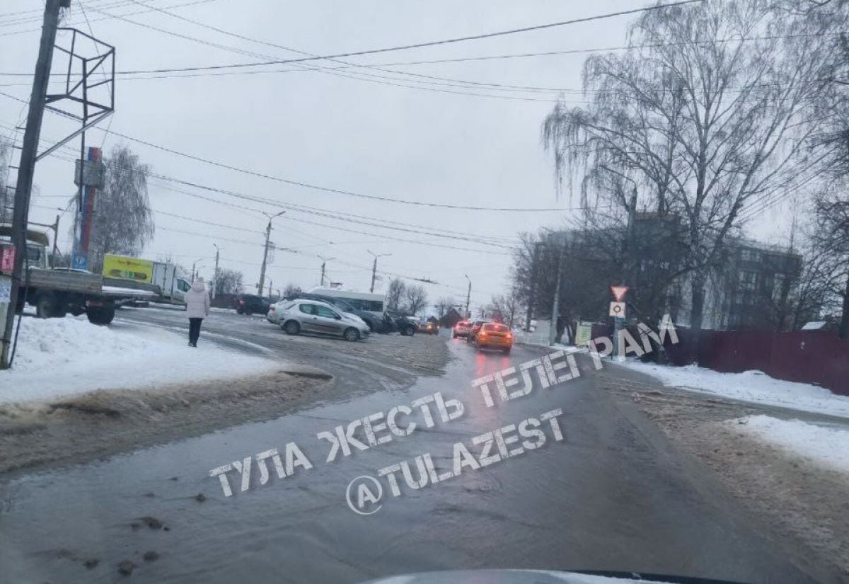 Соцсети: в Туле на улице Болдина потоп     В Туле улица Болдина оказалась покрыта водой. Кадры с места происшествия были опубликованы в социальных сетях.  ↗  Прислать новость   Подписаться