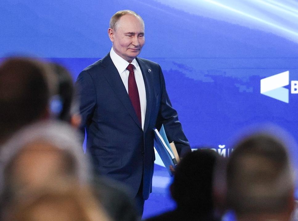 Путин завершил свое выступление на Валдае оно длилось 3 часа и 51 минуту Это новый рекорд для выступлений президента на Валдае Новости Дня
