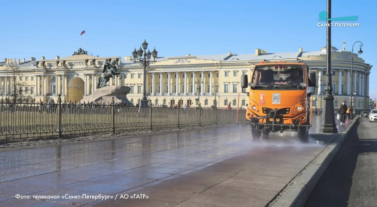За первую декаду месячника благоустройства в порядок приведены 30 территорий и объектов Петербурга включённых в план Весенний месячник благоустройства в Петербурге входит в свою основную фазу ко всем основным работам добавляются мероприятия по озеленению городских территорий Комфорт и уют в городе один из десяти приоритетов развития Петербурга Только за первую декаду месячника благоустройства несмотря на погодные условия в порядок приведены порядка 30 территорий и объектов Петербурга включённых в план Промыты 2400 фасадов домов Отремонтированы 96 детских и спортивных площадок 16 апреля планируются первые посадки деревьев Стартует эта весенняя акция в Полюстровском парке Традиционно приглашаем на неё наших жителей отметил губернатор Александр Беглов Всего в рамках месячника будет высажено более 3 тыс деревьев почти 30 тыс кустов и 280 тыс цветов Озеленители уже провели за первые 10 дней месячника санитарную обрезку 114 деревьев привели в порядок 875 кв м газонов отремонтировали и покрасили 337 скамеек 2 5 тыс урн и 142 погонных метра металлических ограждений Наши новости в Телеграм VК ОK MAX