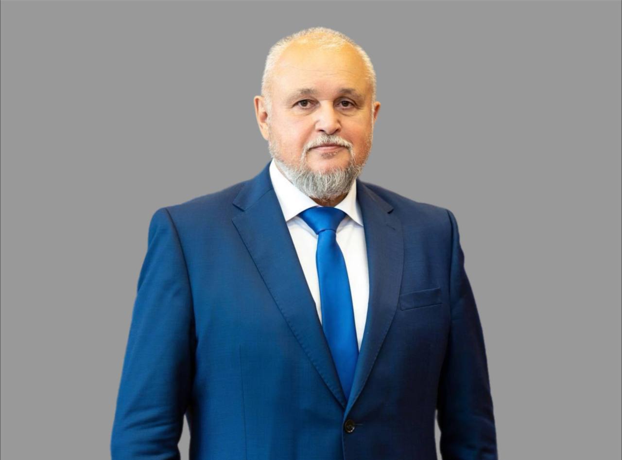 В Уфу приехал глава минэнерго Министр энергетики России Сергей Цивилев приехал в Уфу на Российский нефтегазохимический форум, где вместе с главой Башкирии Радием Хабировым принял участие в церемонии открытия мероприятия. Обратная связь Подписаться