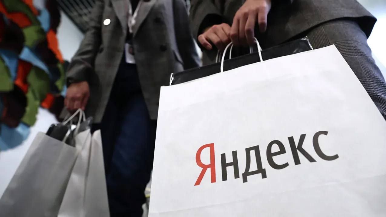 Совет директоров «Яндекса» принял решение о дополнительной эмиссии акций Компания разместит до 3,7 млн акций по закрытой подписке для программы мотивации сотрудников. Цена акций для допэмиссии будет установлена позднее. В компании подчеркнули, что максимальный объем размещения может составить до 0,94% от уставного капитала «Яндекса» общее количество размещенных акций компании составляет 393 280 884 акции . В «Яндексе» ожидают, что среднегодовой объем размещения акций для программы мотивации не превысит 2% от базового уровня в 379 млн акций на момент старта программы. #ydex