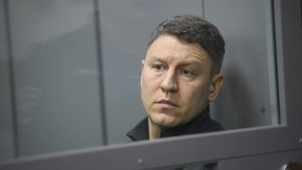 С экс-главы двух районов Казани и его семьи взыскали 437 млн рублей  По версии прокуратуры: —Сергей Миронов зарегистрировал на себя и своих родственников 45 объектов недвижимости; —расходы семьи бывшего главы КирМоса на приобретение имущества не соответствуют заявленным доходам; —Сергей Миронов продал восемь объектов и получал деньги от сдачи в аренду нежилых помещений.  Фото: Коммерсантъ / Артемий Шуматов