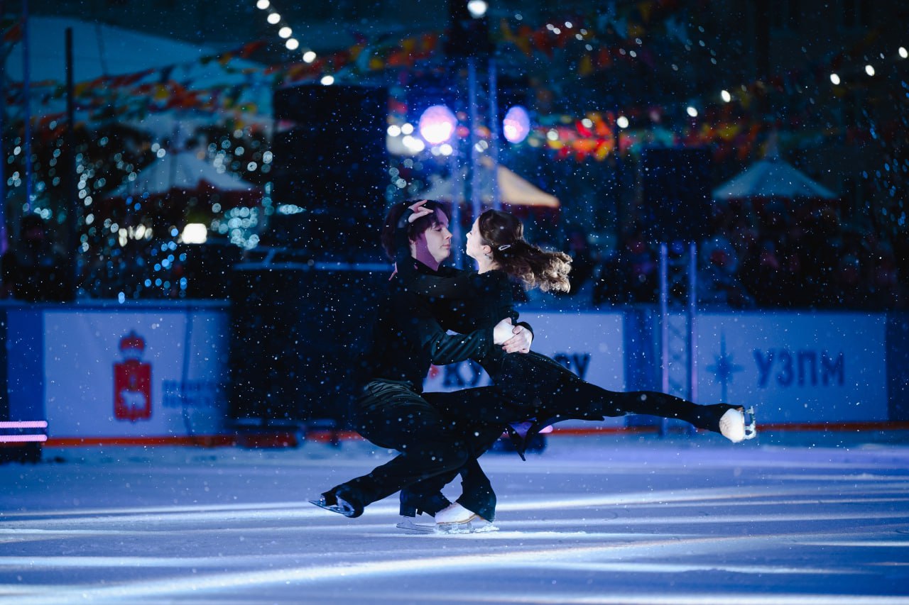 В Перми стартует Народный Ледниковый 14 и 15 февраля на БионордКатке пройдут отборочные этапы Народного Ледникового шоу где на лёд выйдут не профессионалы а любители фигурного катания Более 40 участников из Перми Соликамска Березников Губахи и других городов покажут свои программы Оценивать выступления будут легенды фигурного катания Илья Авербух Максим Шабалин Валентина Тюкова Полина Генсон и Павел Слюсаренко В завершение второго дня все желающие смогут присоединиться к открытому мастер классу по фигурному катанию с бронзовым призёром Олимпийских игр Максимом Шабалиным Участие бесплатное по регистрации на сайте Фестиваля зимнего спорта   Народный Ледниковый БионордКаток 14 15 февраля Больше деталей пермьзимаспорт рф PERMEVENTS