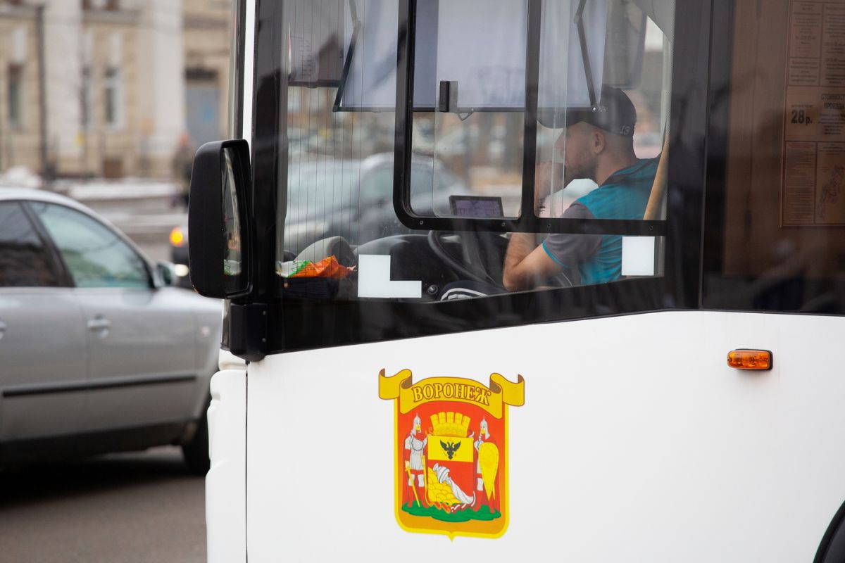 В Воронежской области изменится расписание автобусного маршрута из Воронежа до Отрадного     С 1 октября 2024 года изменяется расписание автобусов по маршруту из Воронежа до Отрадного. Оно будет включать 126 рейсов каждый день. В «час пик» автобусы будут ходить с интервалом 15 минут, а в межпиковое время — 20 минут.  ↗  Прислать новость   Подписаться