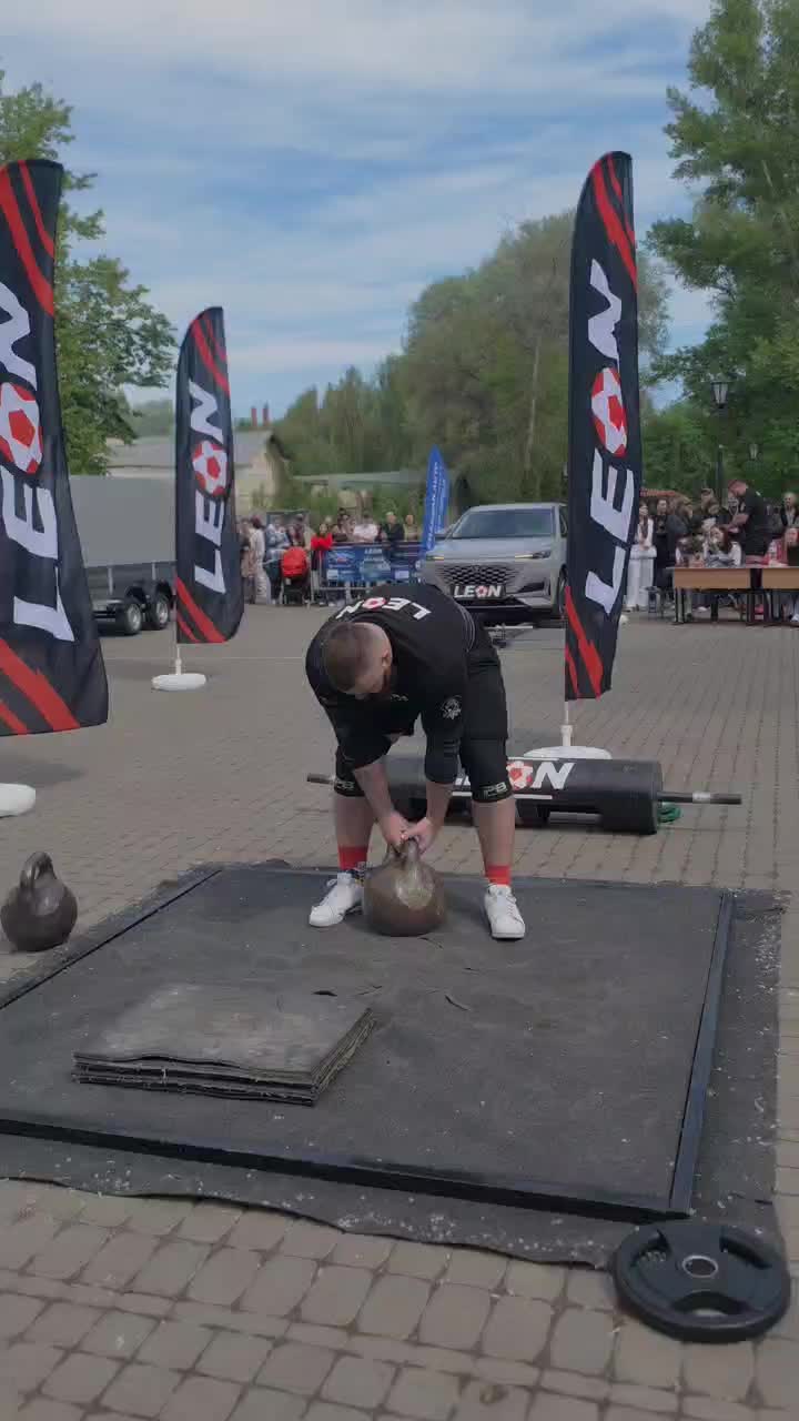 Дмитрий Самойлов из Белгорода установил мировой рекорд по подъему гири
