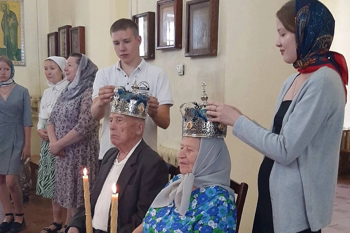 Супруги из Великоустюгского округа обвенчались после 63 лет жизни в браке.