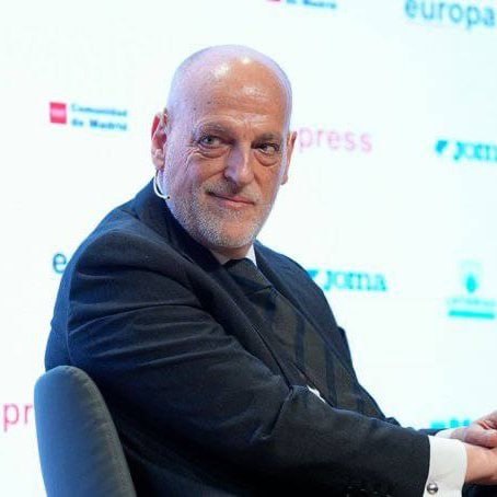 Ла Лига снова объявила расписание матчей из за которого у Реала будет меньше обязательного 72 часового отдыха Воскресенье 30 ноября в 21 00 по местному времени Жирона Реал Мадрид Среда 3 декабря в 19 00 по местному времени Атлетик Реал Мадрид Расписание изменено из за Суперкубка Испании в СА   Все рекорды сезона в приложении ГОЛ