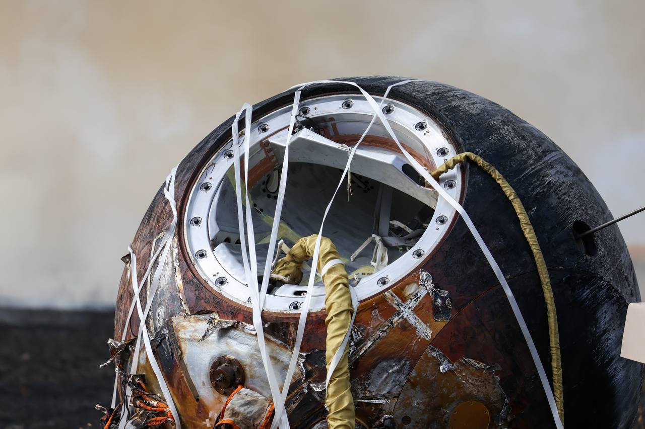 Госкомиссия признала успешным эксперимент с животными и растениями на спутнике Бион М 2 сообщили в Роскосмосе Государственная комиссия подтвердила полет космического аппарата Бион М 2 признан успешным Все бортовые системы отработали в штатном режиме а научная орбитальная программа выполнена в полном объеме говорится в сообщении По данным Роскосмоса результаты полета Биона М 2 послужат фундаментом для дальнейших экспериментов в условиях космического пространства Подготовка к запуску космического аппарата Бион М 3 с живыми организмами стартует с 2026 года Фото телеграм канал Роскосмоса interfaxonline