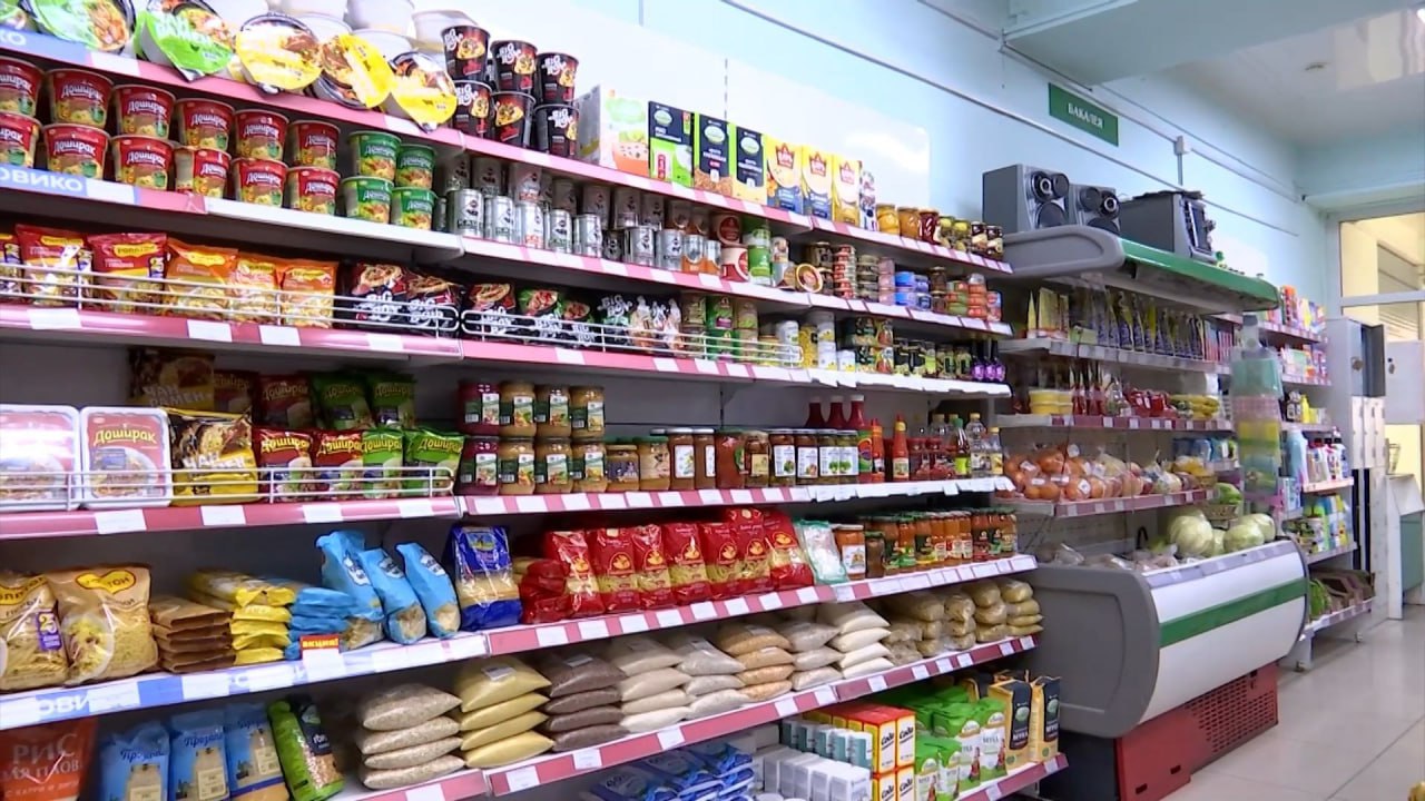 Зафиксировать цены на продукты предложили в Госдуме По мнению депутатов мера позволит гарантировать россиянам возможность встретить Новый год без дополнительного финансового давления и станет реальным вкладом в укрепление продовольственной безопасности А в ФАС отметили что недопустимо необоснованно повышать цены на продукты перед праздниками передает ТАСС Канал Ариг Ус в MAX