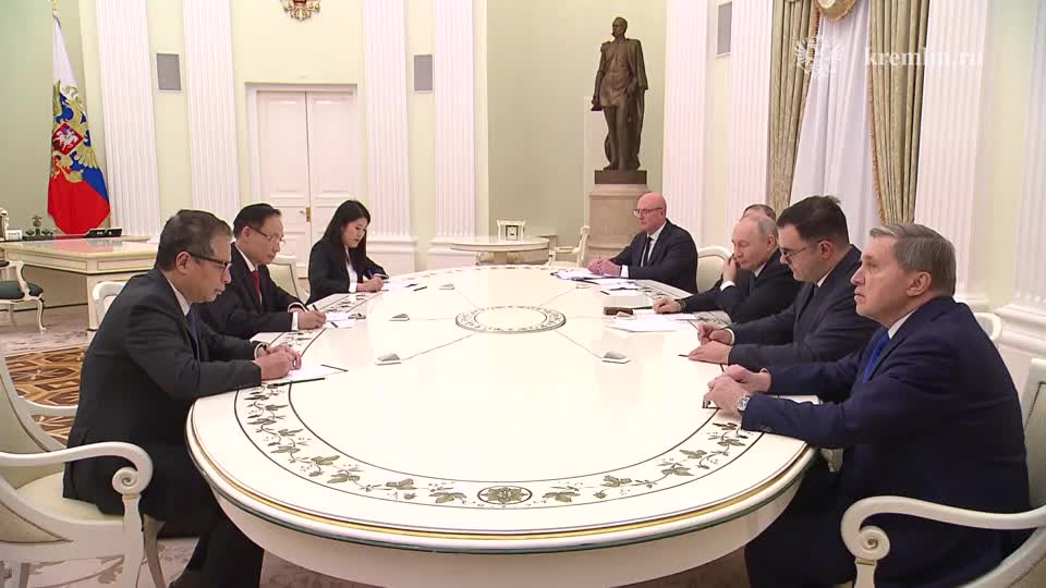 Путин и министр иностранных дел Вьетнама обсудили развитие двусторонних отношений