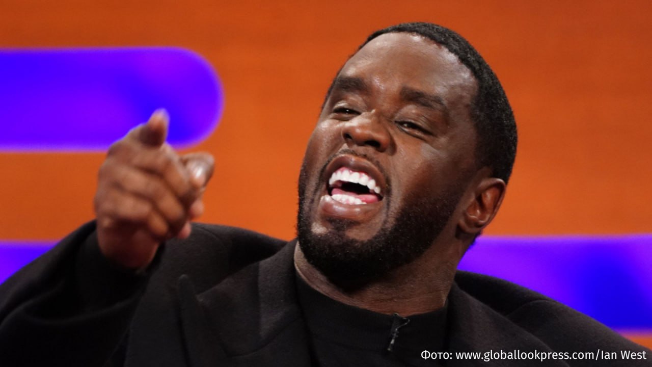 Рэпер P Diddy Шон Комбс стал помощником священника в тюрьме Форт Дикс в штате Нью Джерси Как пишет CBS News со ссылкой на источники заключённые на этой должности следят за церковной библиотекой убираются в кабинете священника и помогают ему вести учёт Отмечается что такая работа считается престижной у преступников есть отдельный кабинет с кондиционером а священники отдают помощникам еду после религиозных церемоний Однако несмотря на примерное поведение P Diddy по информации телеканала через три дня после помещения под стражу он нарушил тюремные правила Рэпер позвонил по телефону трём абонентам что запрещено Он разговаривал с неизвестной женщиной и другим человеком просил передать ему деньги во время встречи что также запрещено регламентом Сам артист позже заявил что разговаривал с адвокатом по поводу подготовки заявления для прессы  Напомним 4 октября стало известно что P Diddy приговорили к 4 годам и 2 месяцам тюрьмы за организацию проституции В конце сентября для музыканта запросили 11 лет тюрьмы и штраф в размере 500 тысяч долларов по делу о сексуальных преступлениях В начале октября он обратился к Дональду Трампу с прошением о помиловании РЕН ТВ в Telegram в MAX